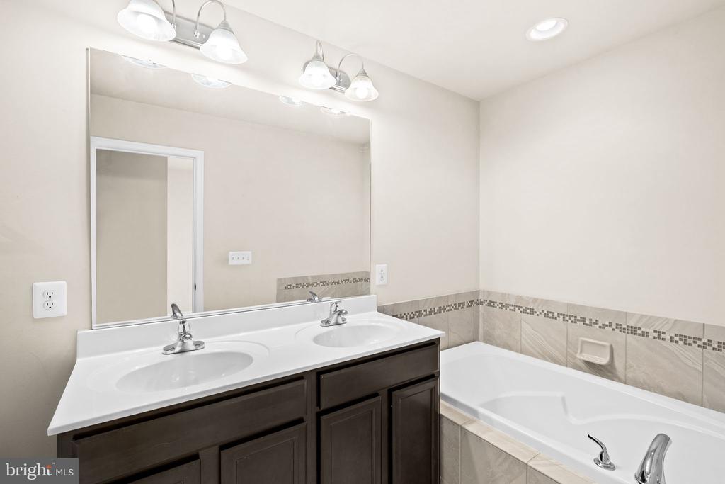400 WOODSTREAM CIRCLE 32140
