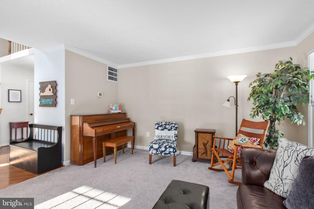 5 CAMELOT COURT