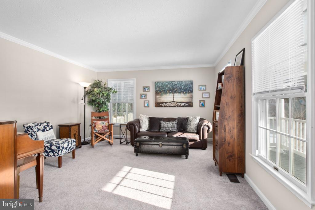 5 CAMELOT COURT