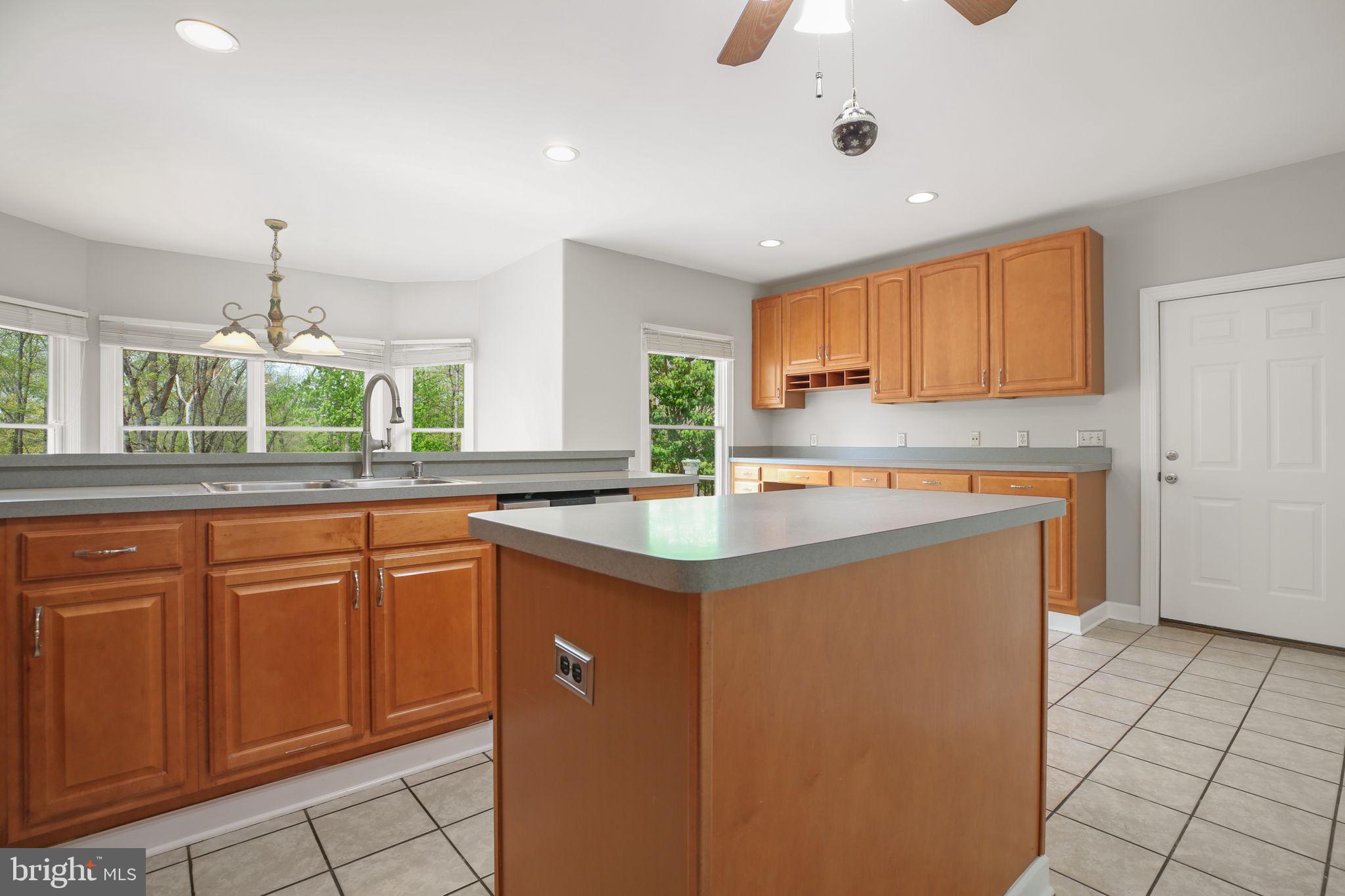 839 QUEEN ANNE DRIVE