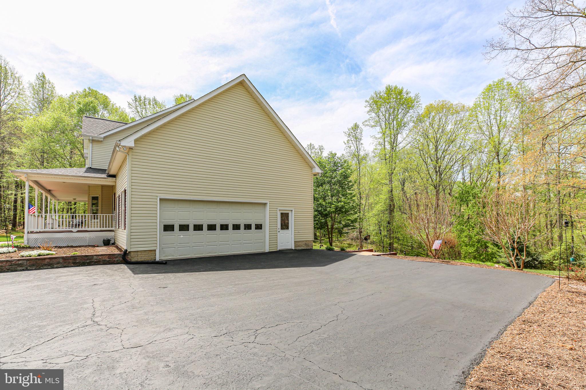 839 QUEEN ANNE DRIVE