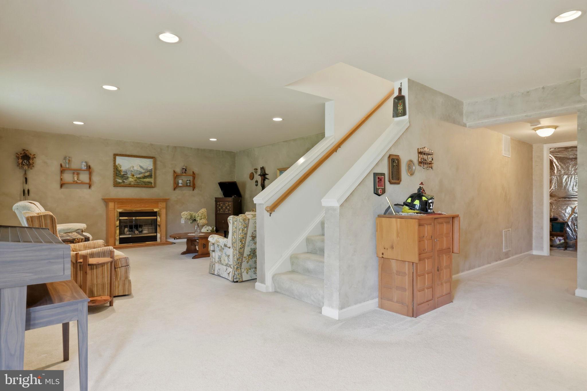 9 LINDEN COURT
