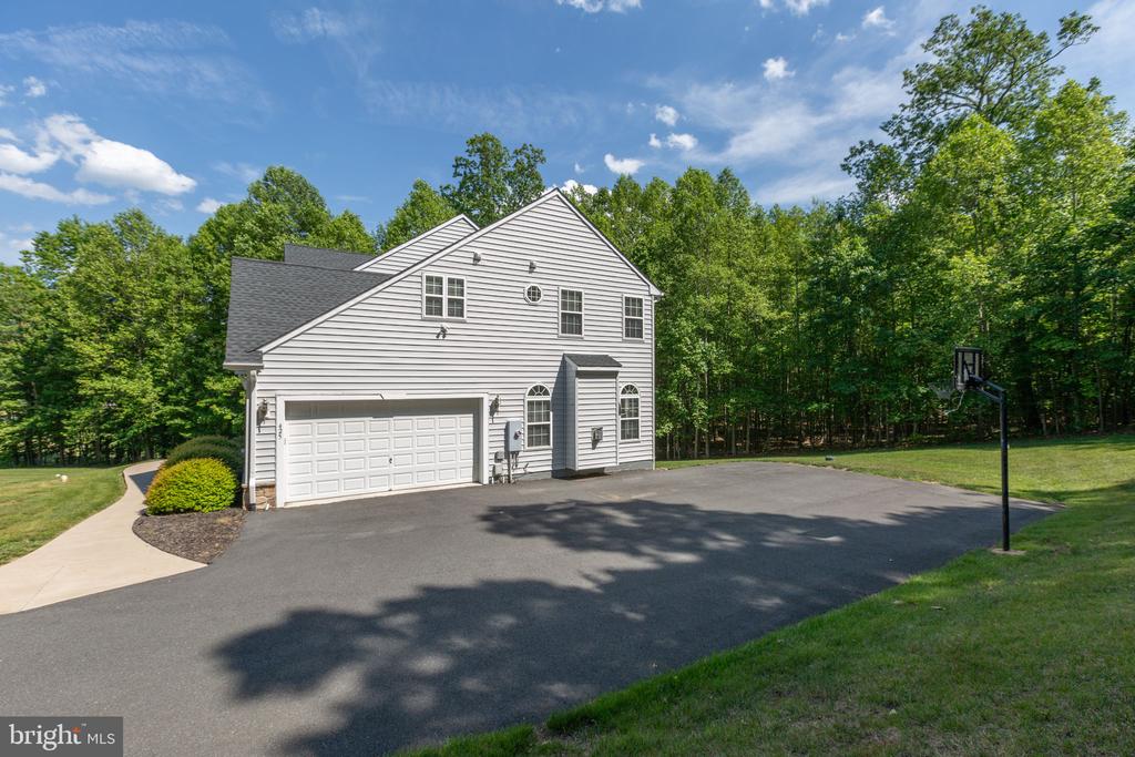 425 GENTLE BREEZE CIRCLE