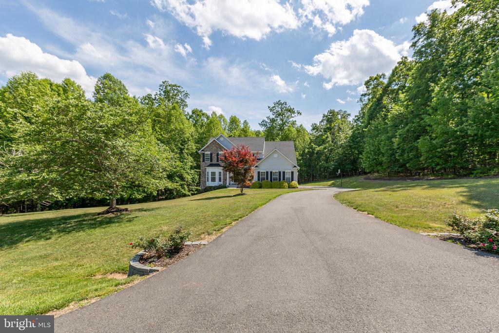 425 GENTLE BREEZE CIRCLE