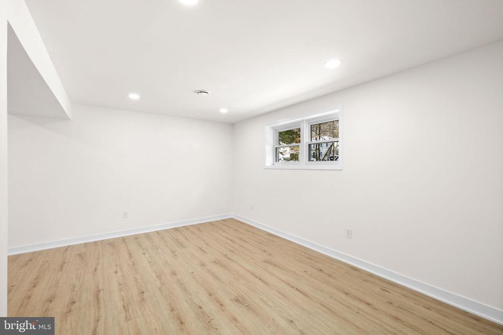 2221 HARPOON DRIVE