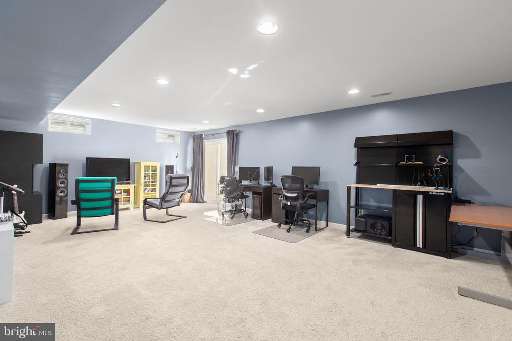 5 PLOWSHARE COURT