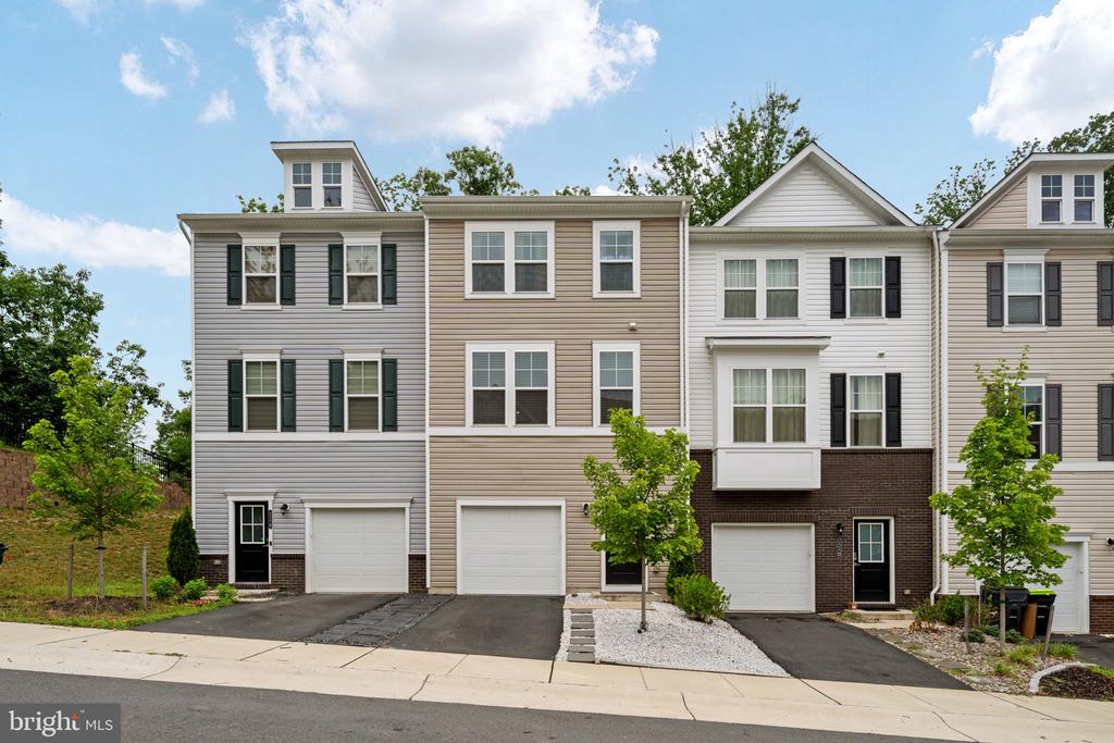 112 LENTZ LANE