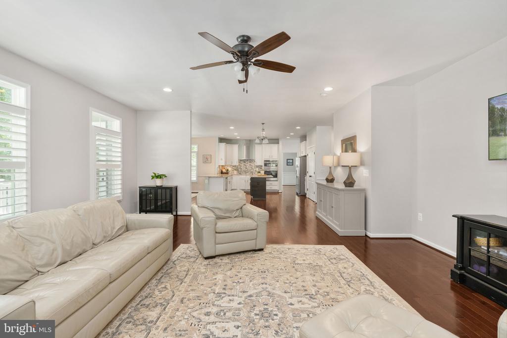 101 SNOWY EGRET WAY