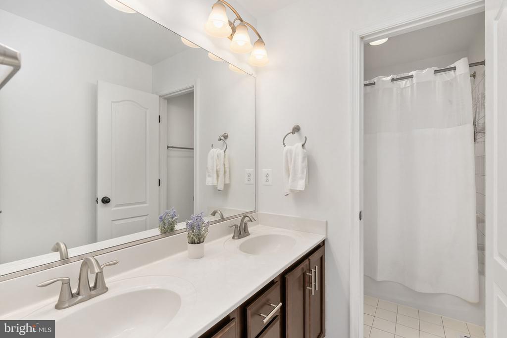 101 SNOWY EGRET WAY