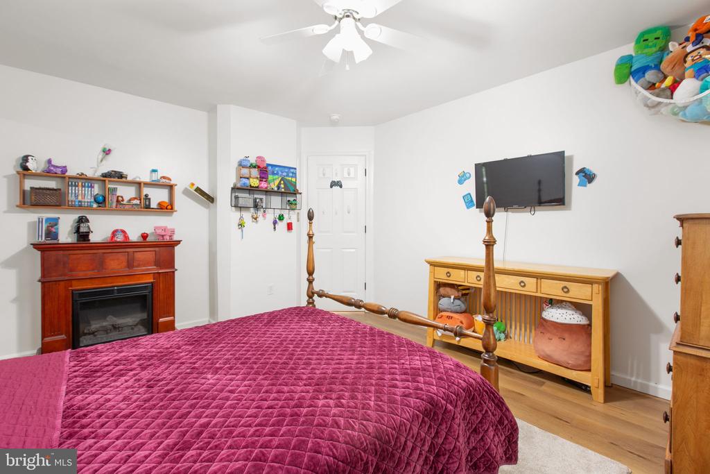 68 COAKLEY LANE