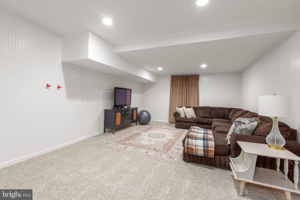 68 COAKLEY LANE