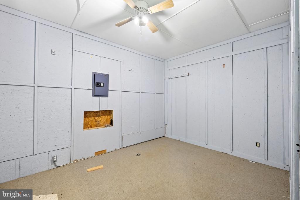 195 KING HENRY COURT