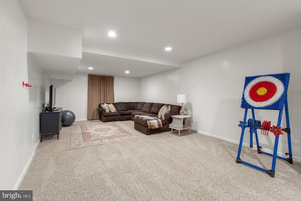 68 COAKLEY LANE