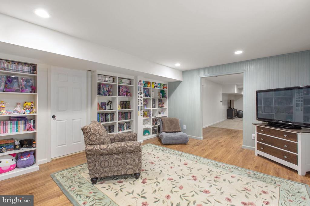 68 COAKLEY LANE