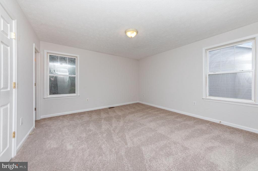 579 WAKEFIELD DRIVE