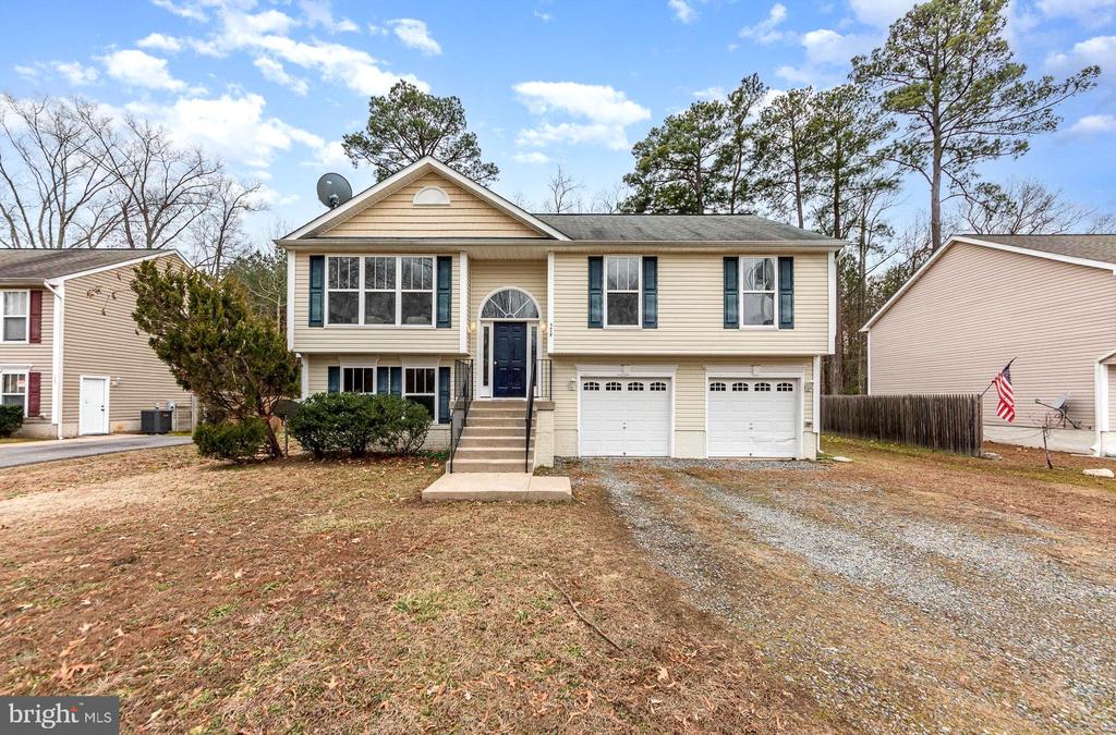 579 WAKEFIELD DRIVE