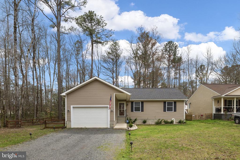 84 PINEWOOD LN.