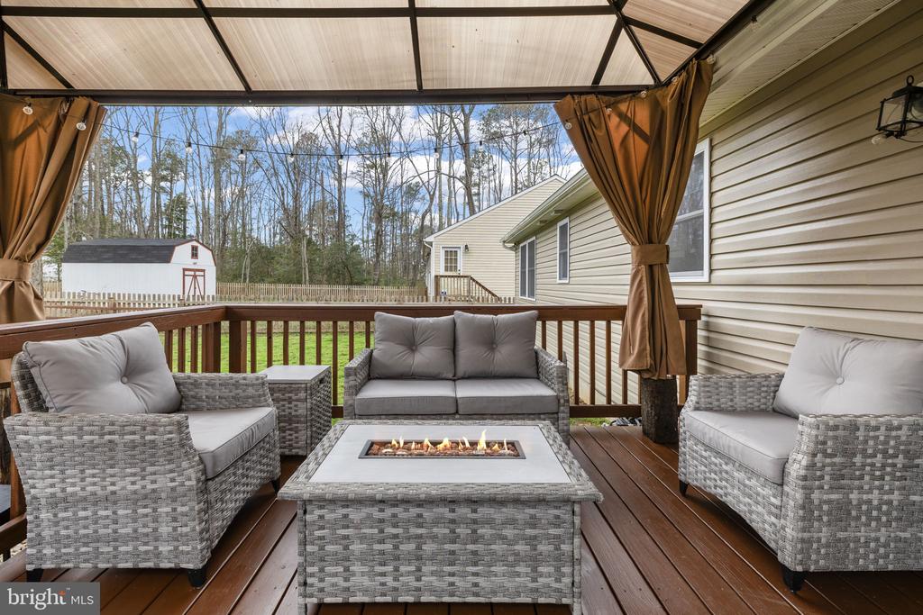 84 PINEWOOD LN.