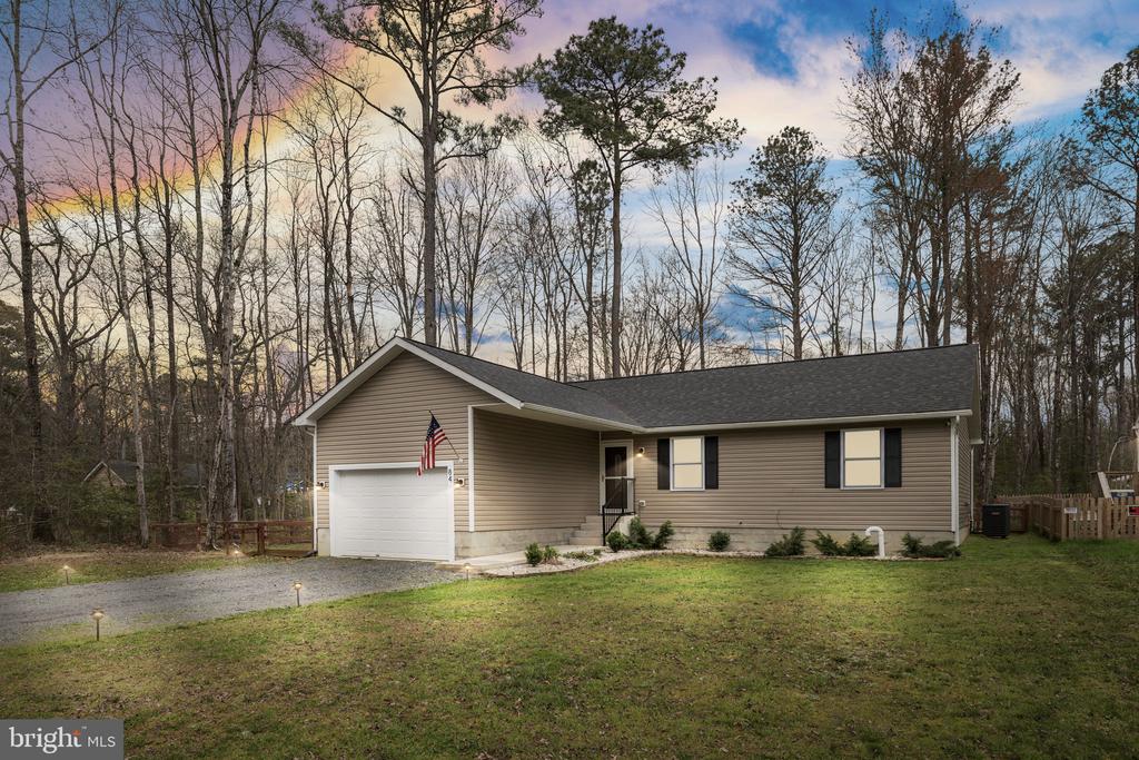 84 PINEWOOD LN.