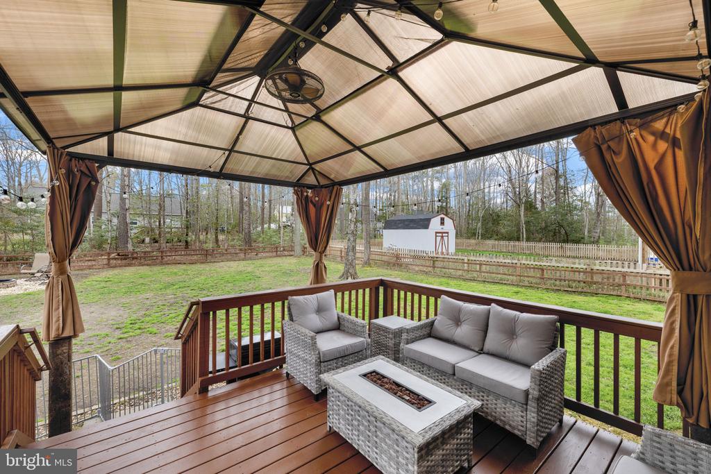 84 PINEWOOD LN.