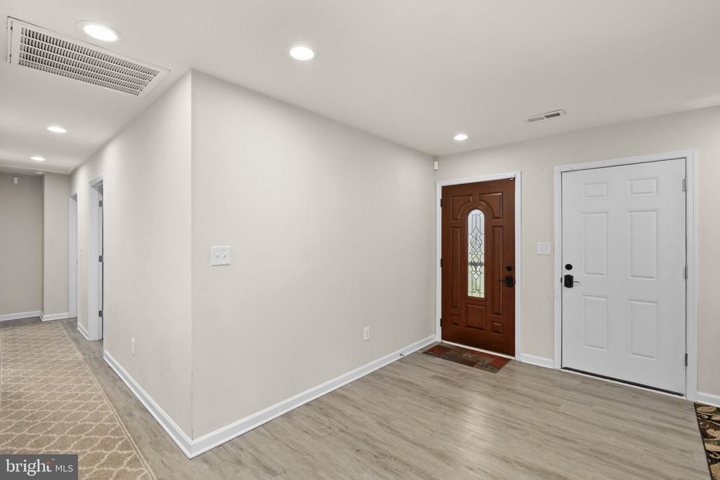 84 PINEWOOD LN.