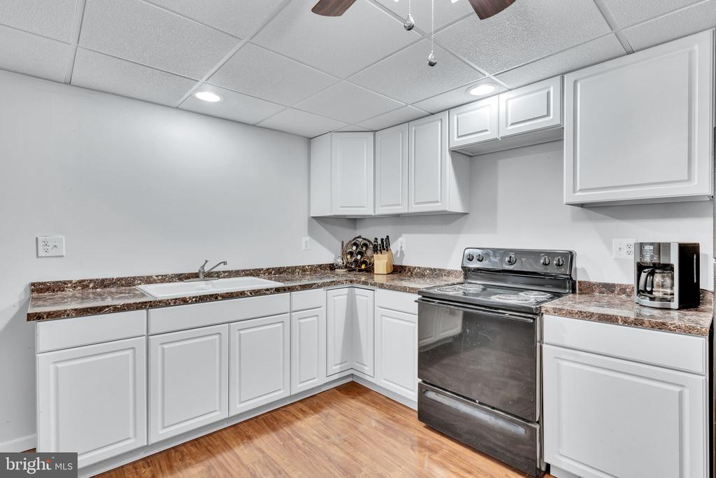 6880 BENEDICT ORCHARD PLACE