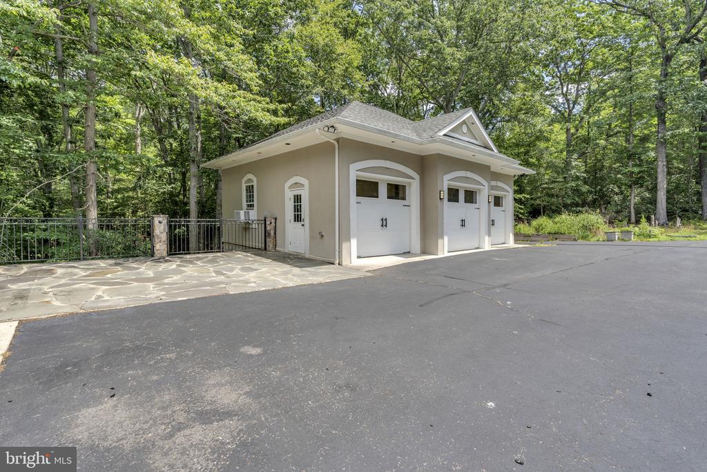 22909 KIMBERLY COURT
