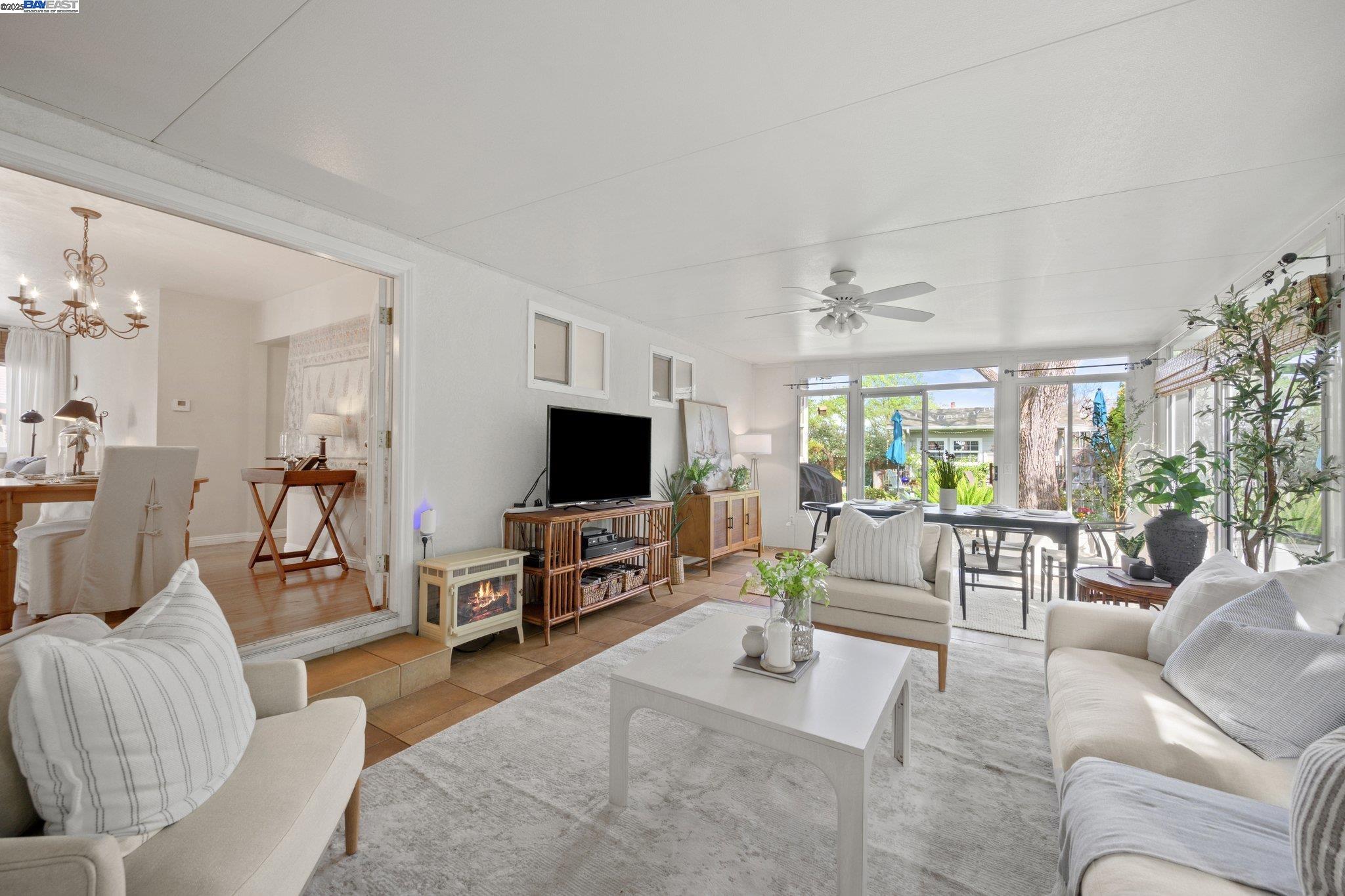 330 Amador Ct