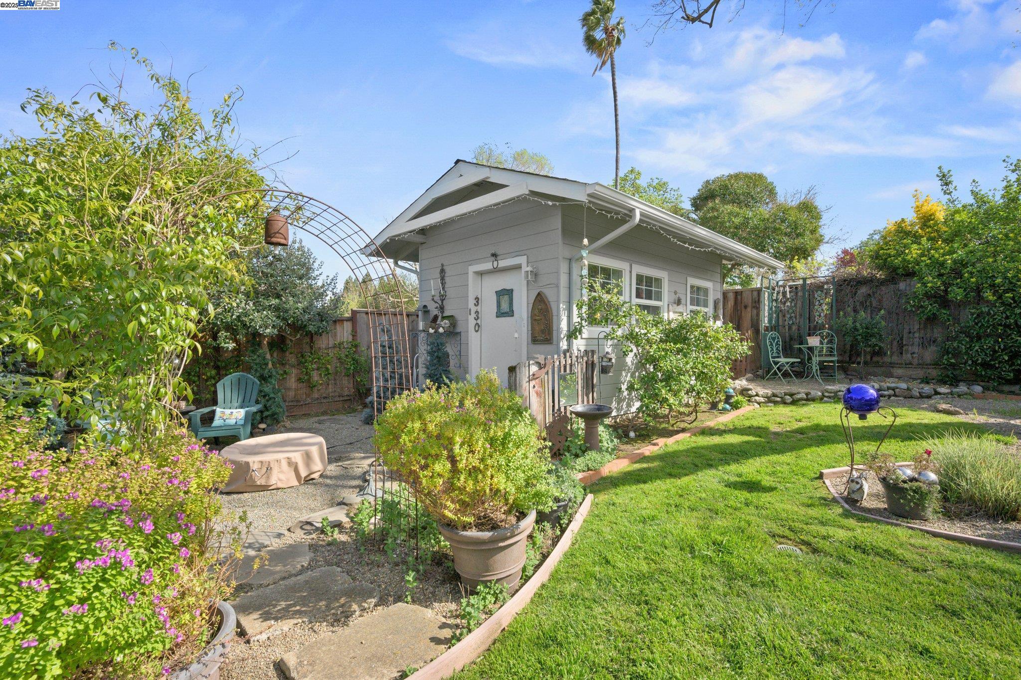 330 Amador Ct