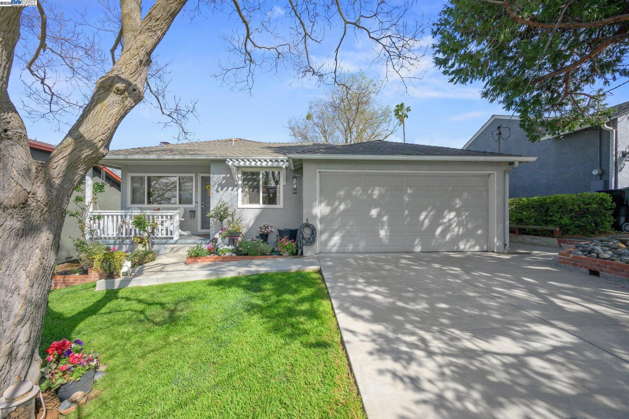 330 Amador Ct