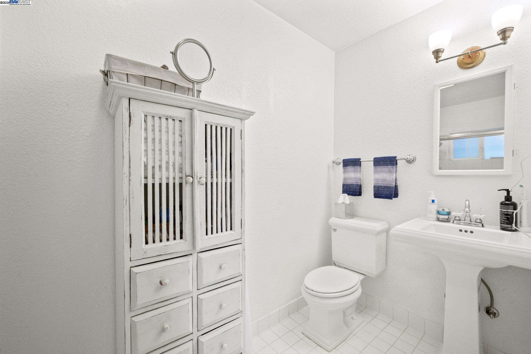 330 Amador Ct