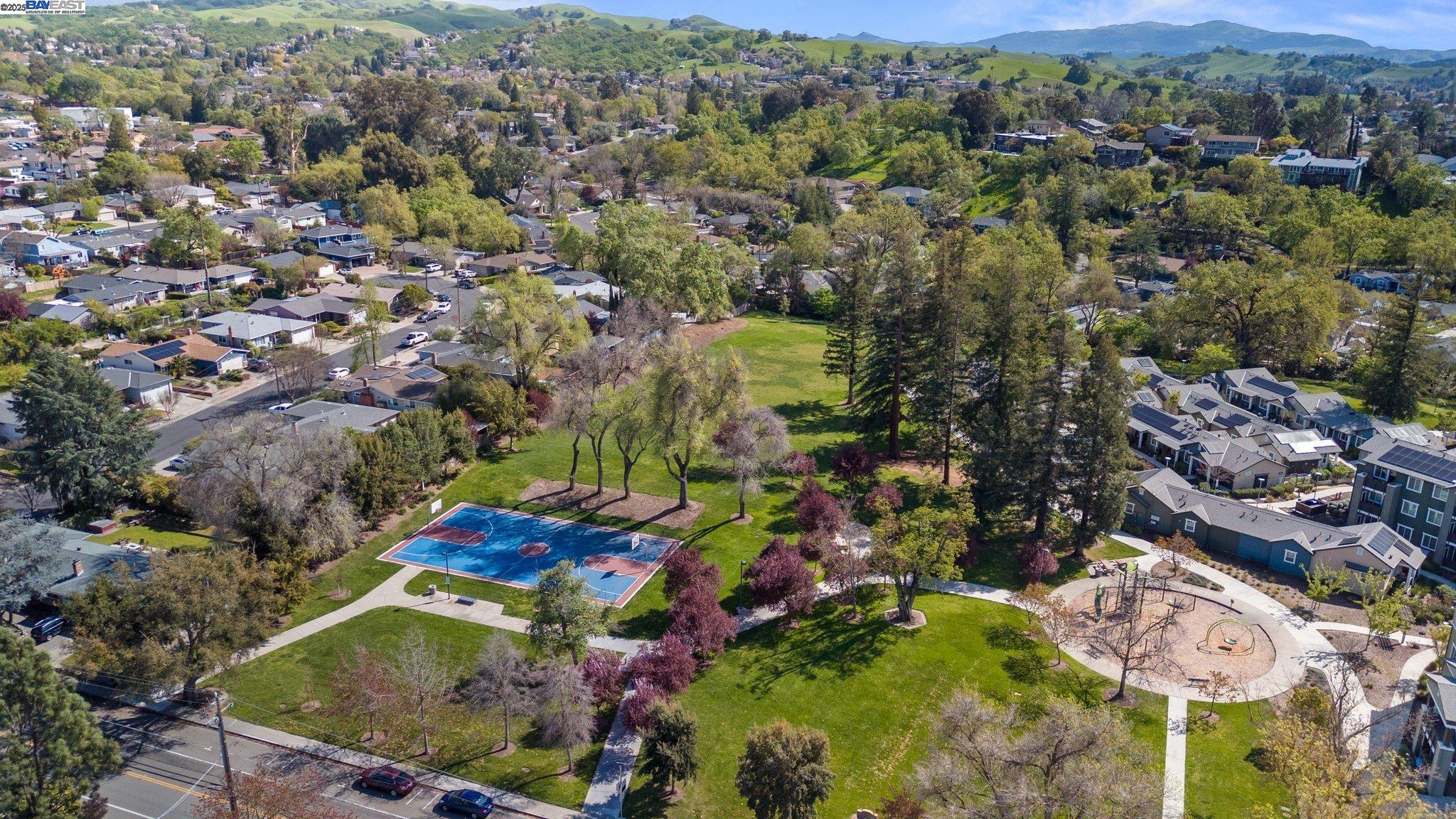 330 Amador Ct