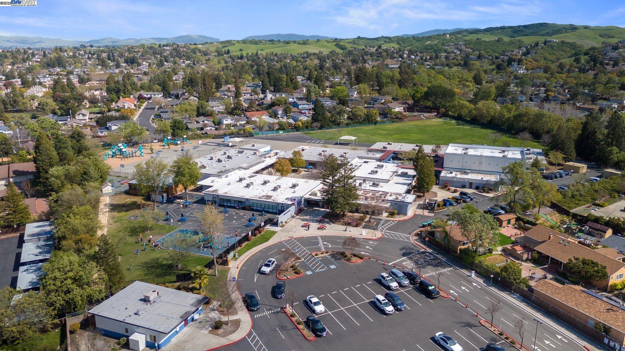 330 Amador Ct