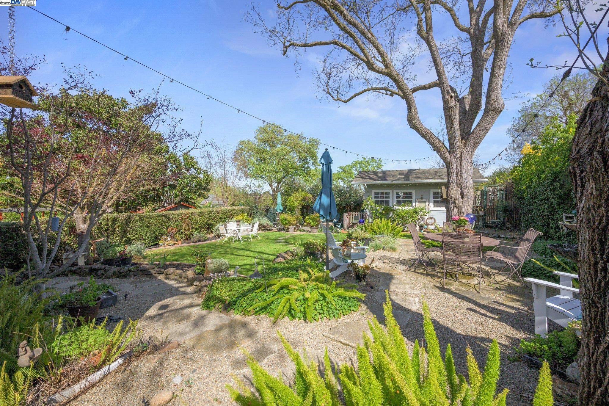 330 Amador Ct
