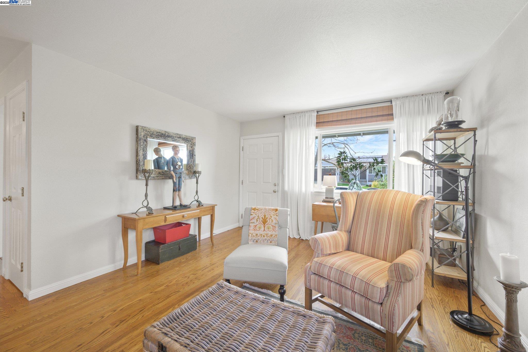 330 Amador Ct
