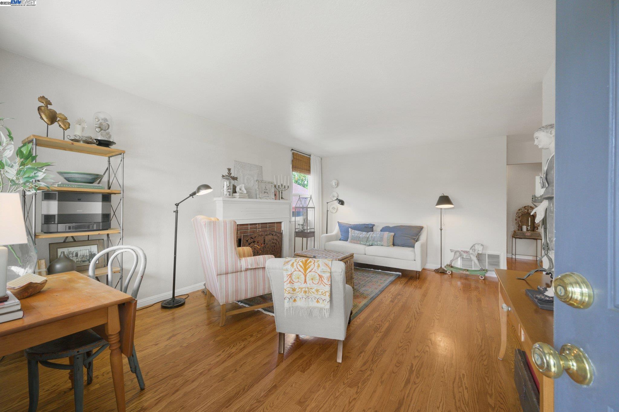 330 Amador Ct