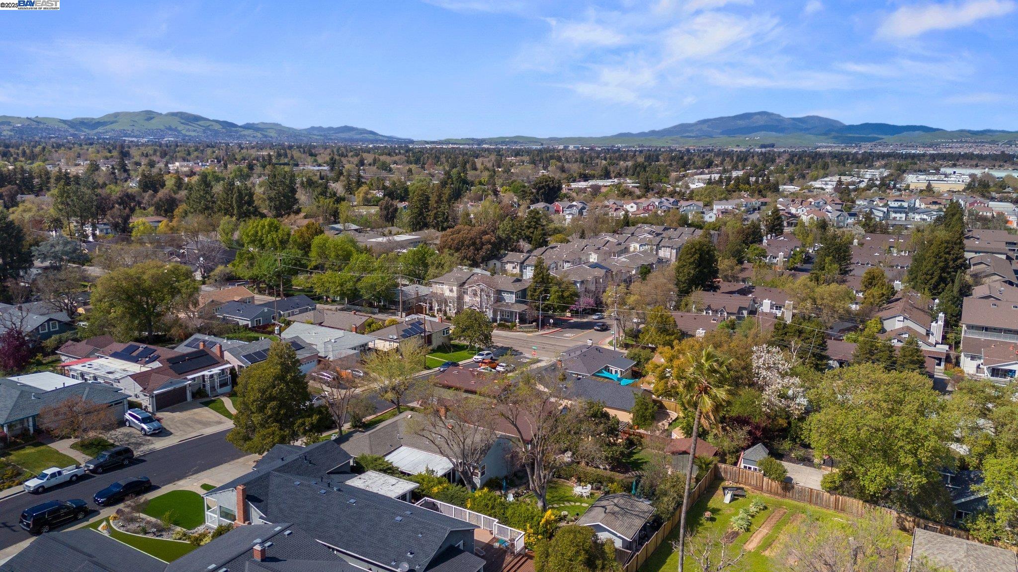 330 Amador Ct