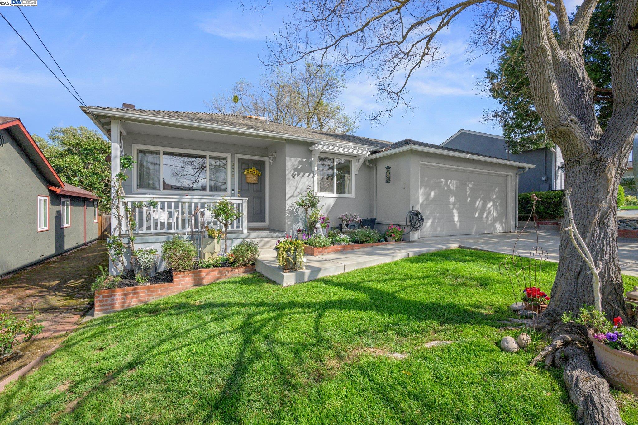 330 Amador Ct