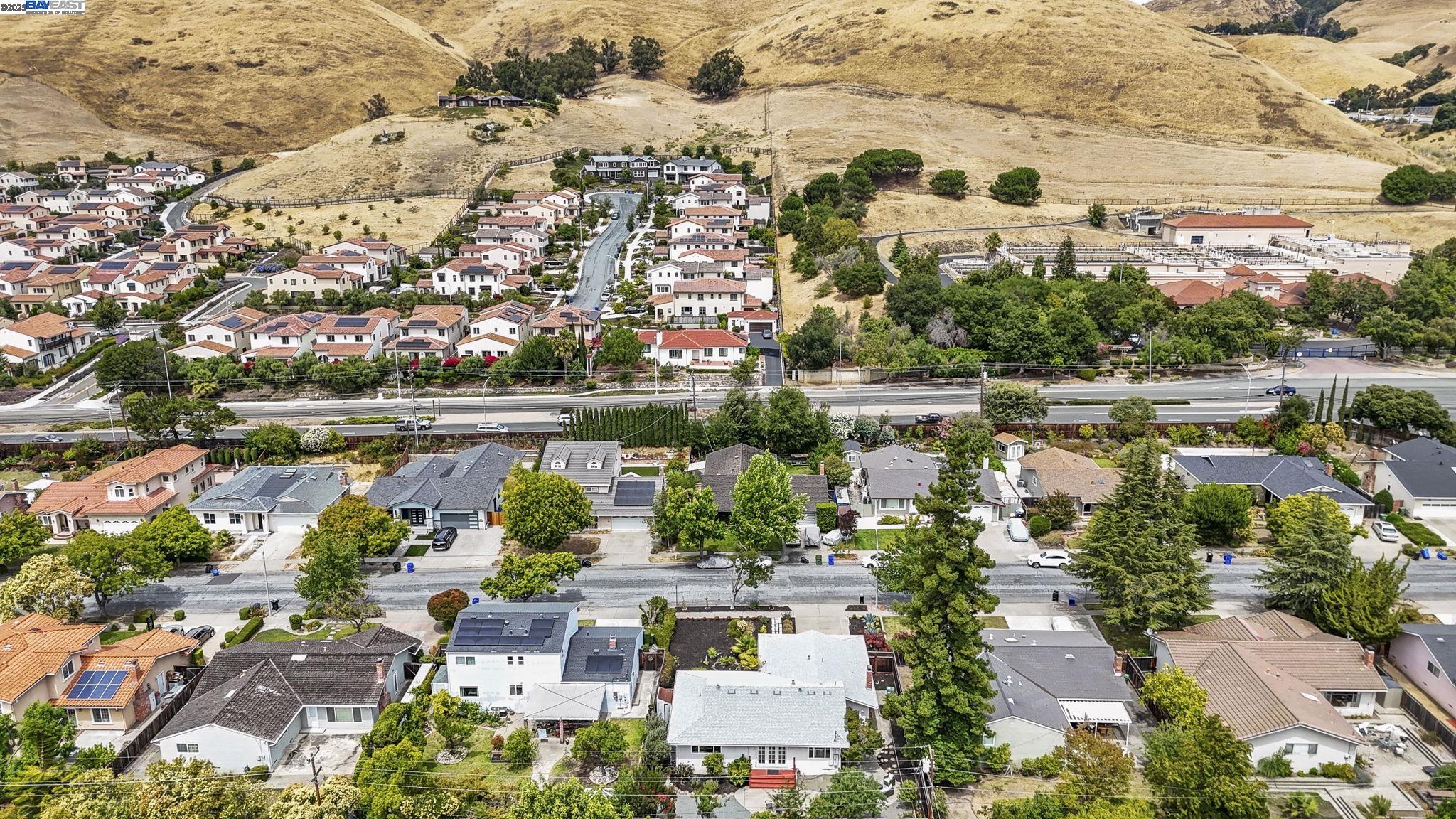 42037 Via San Gabriel