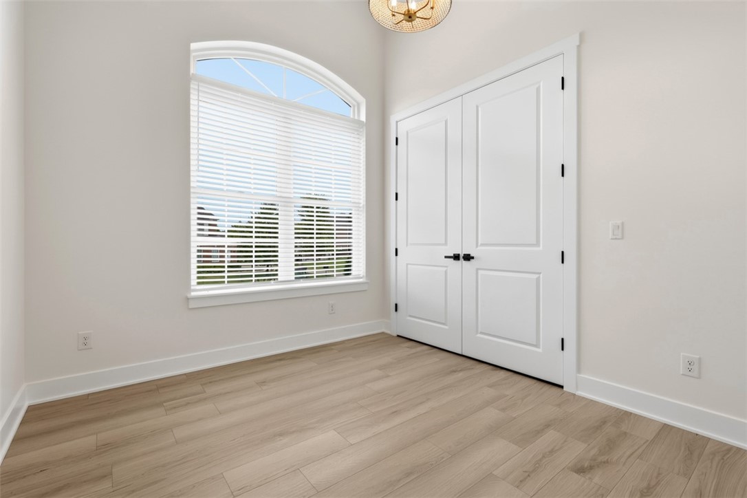109 Field Brook Ln
