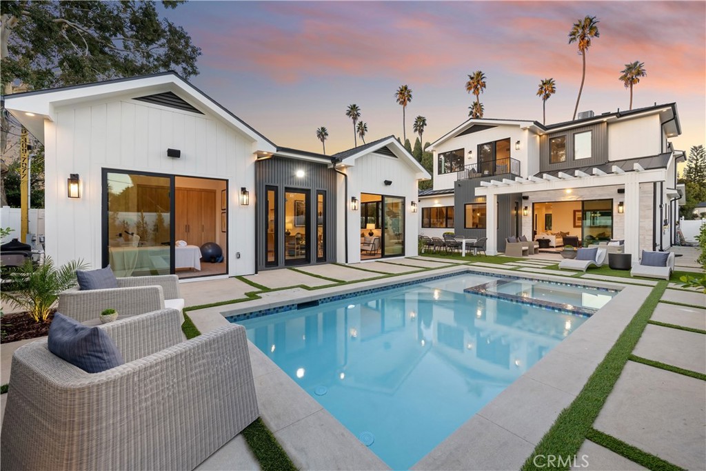 971 S Bundy Drive