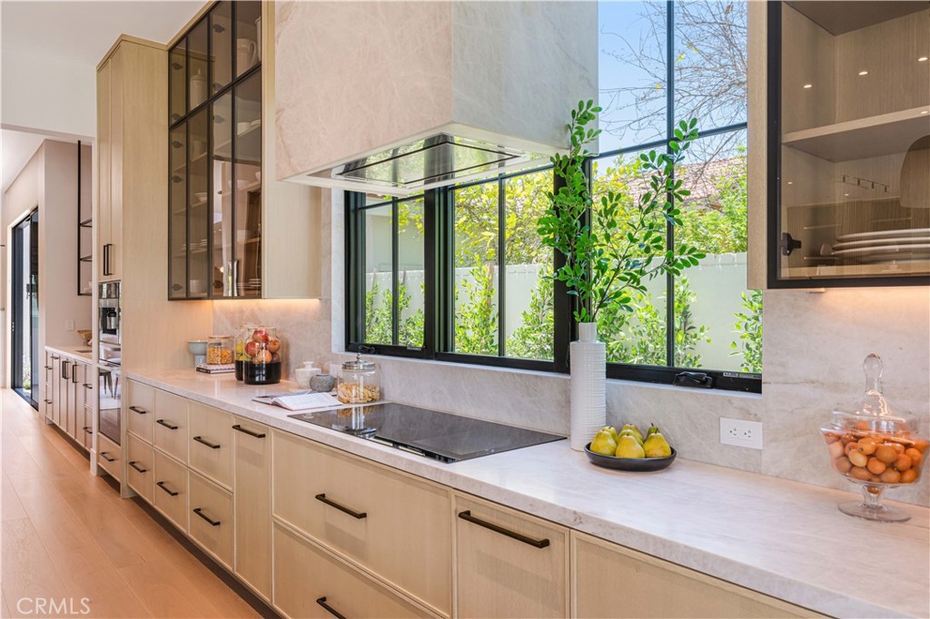 16711 Moorpark Street