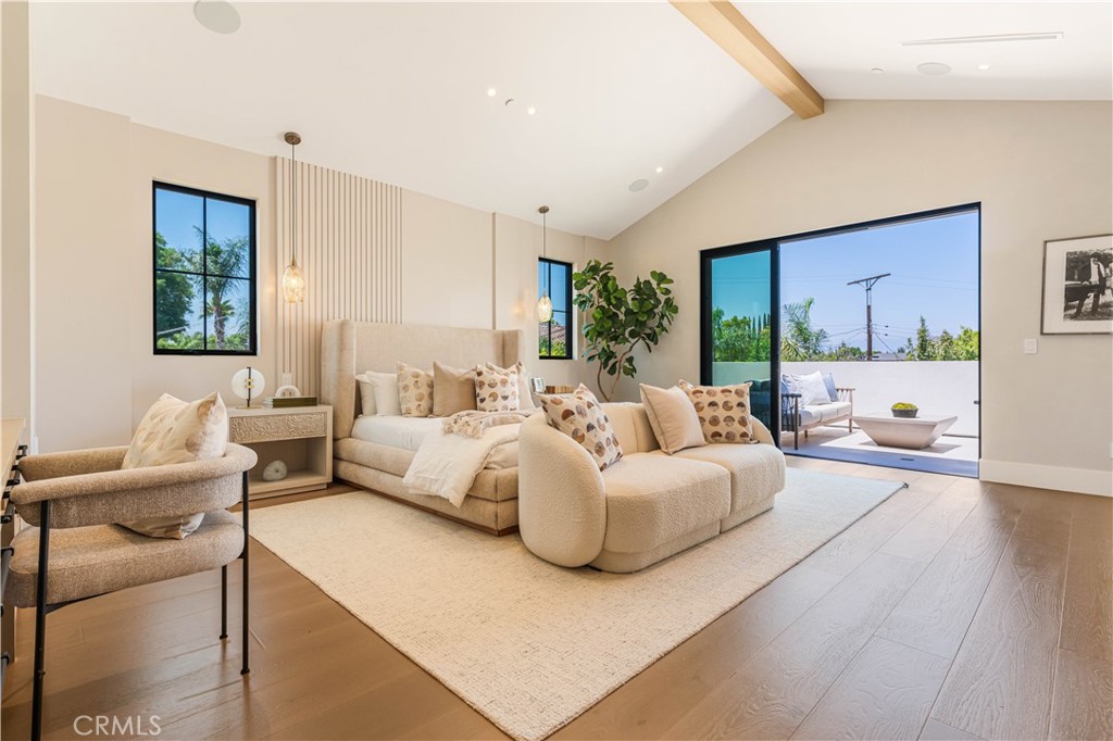 16711 Moorpark Street