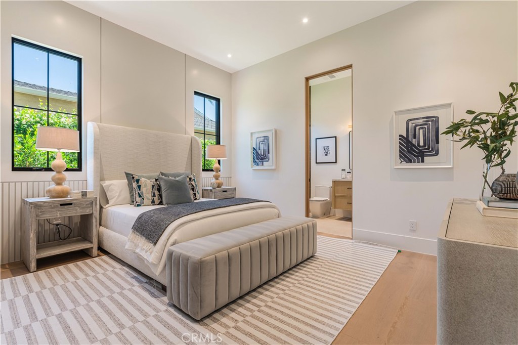 16711 Moorpark Street