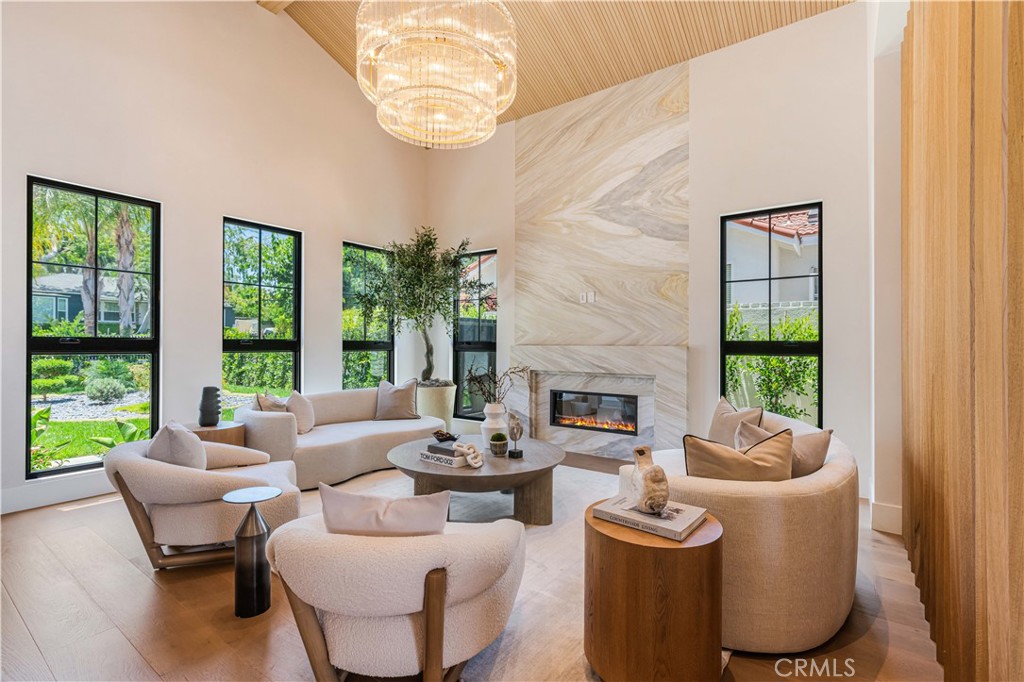 16711 Moorpark Street