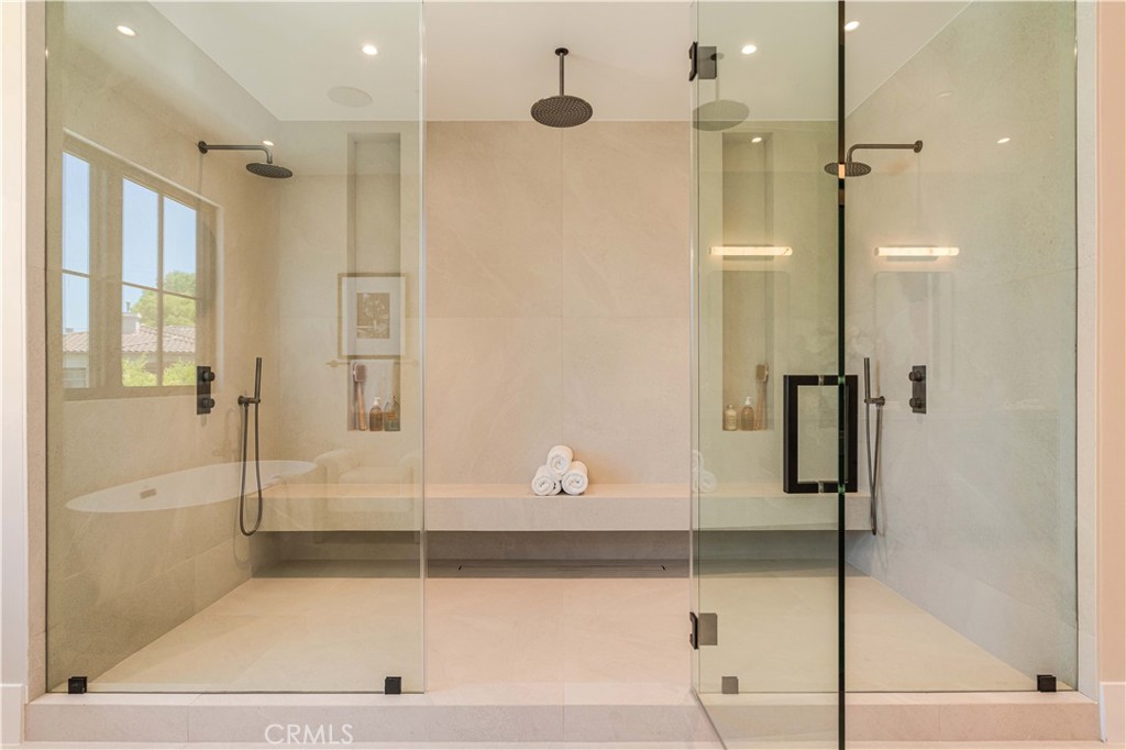 16711 Moorpark Street