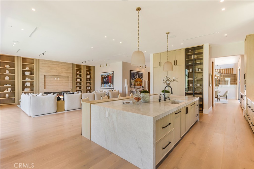 16711 Moorpark Street