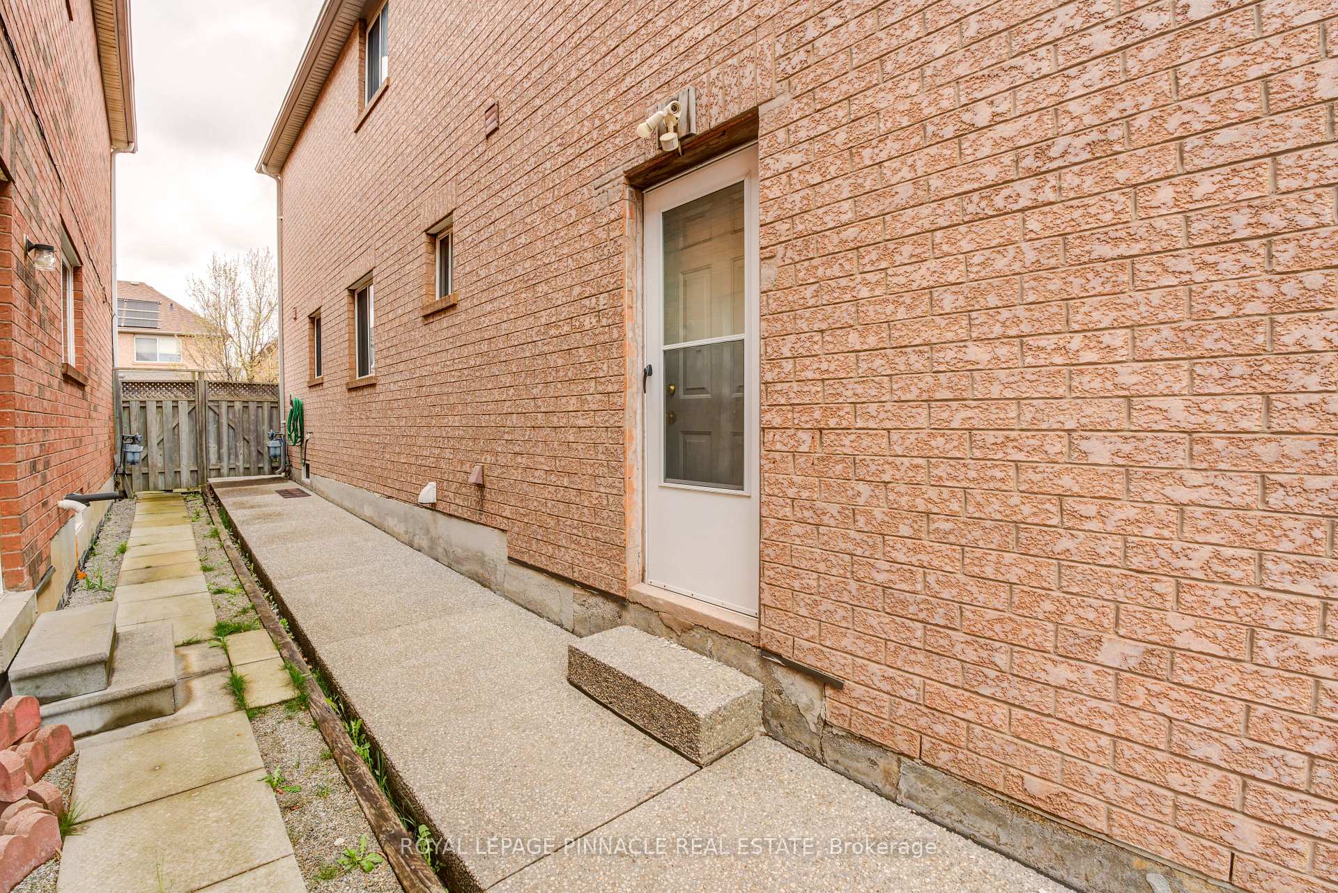 5921 Summerside Drive