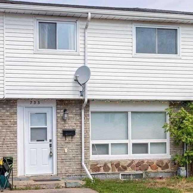 733 Parkview Crescent