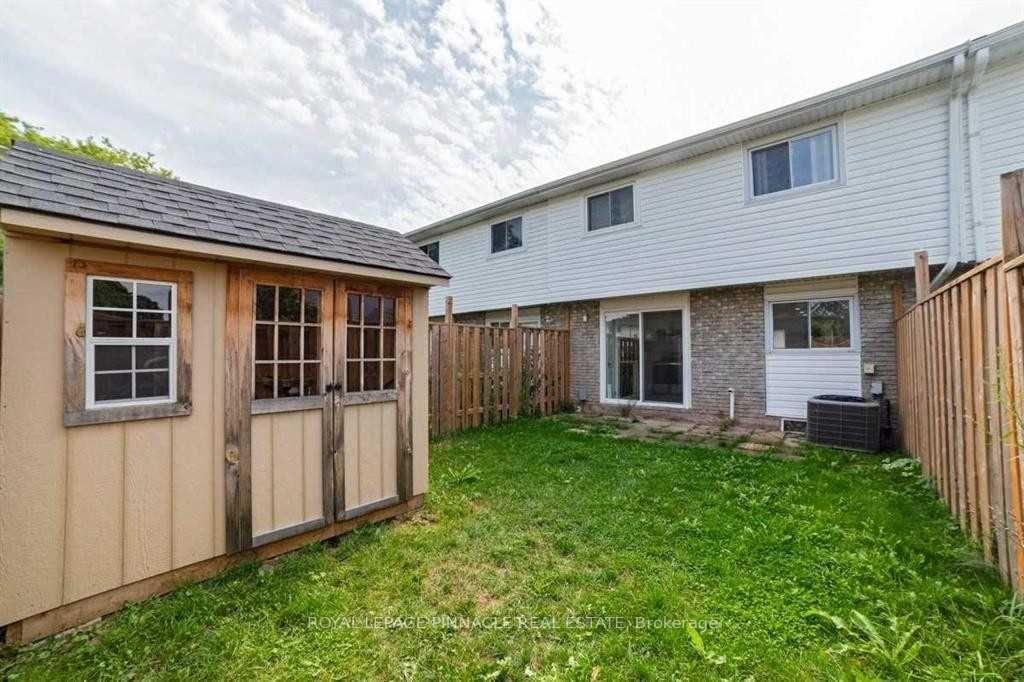 733 Parkview Crescent